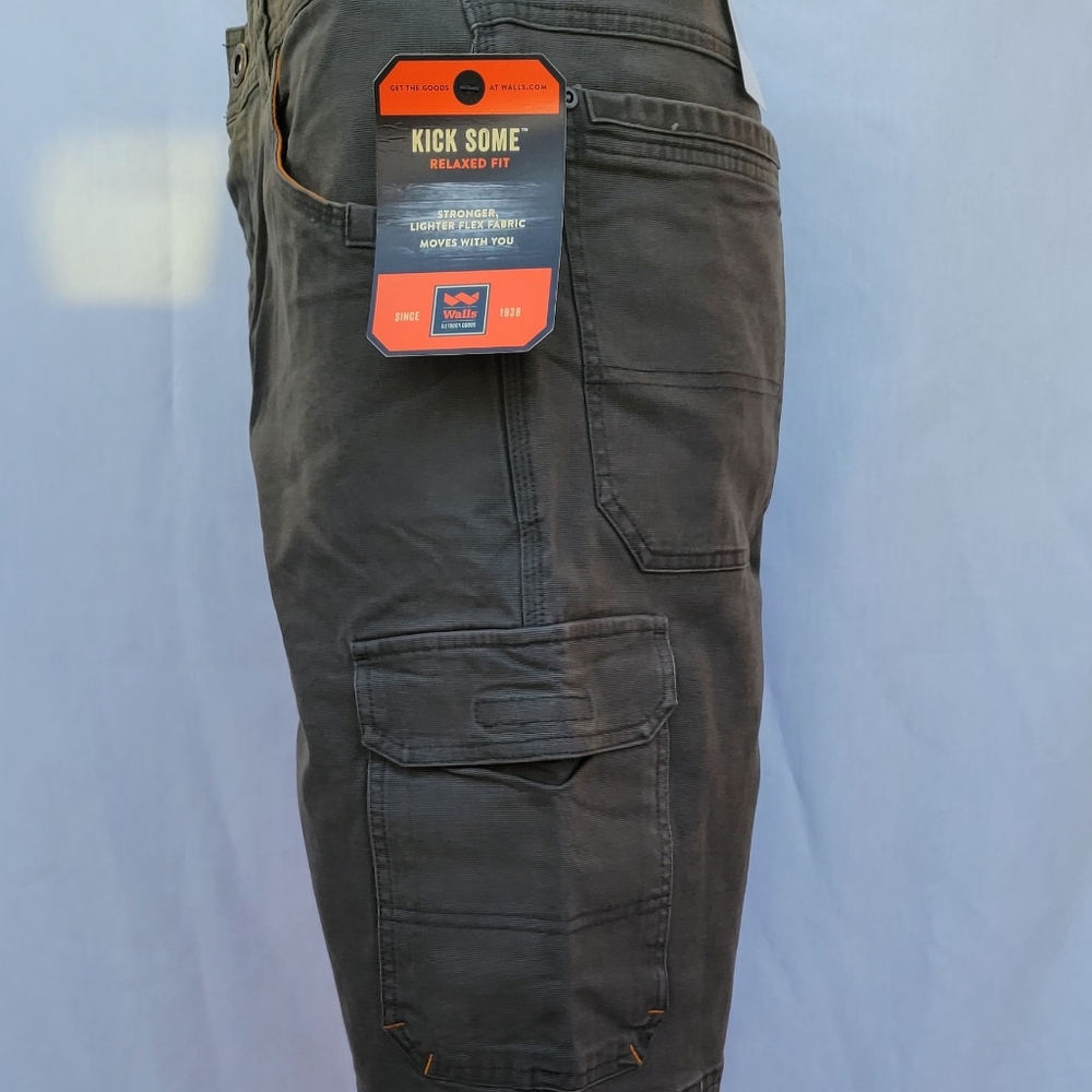 Walls work shorts. Cargo pockets, 11 inch inseam. Chocolate Brown.